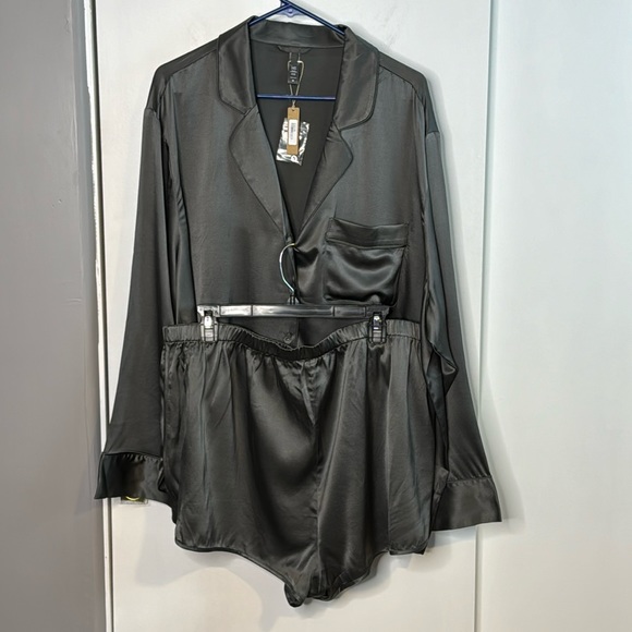 SKIMS Other - NWT Skims Gunmetal pajama top, silk blend, SZ 3X, gunmetal sleep shorts silk.